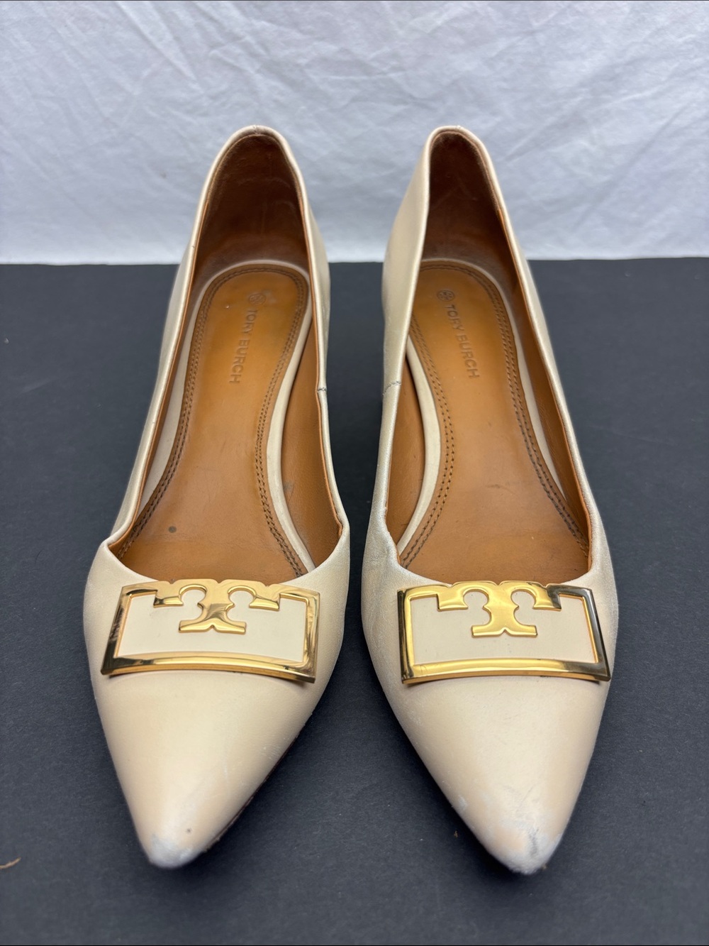 Tory Burch Cream Pointed Toe Flats with Gold Logo Plaque, SZ 7.5 M, box 77